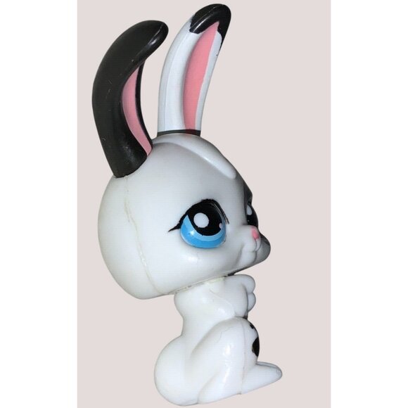 Littlest Pet Shop LPS Black & White Bunny Rabbit MOVING Blue Eyes (2006) magnet - Picture 5 of 8